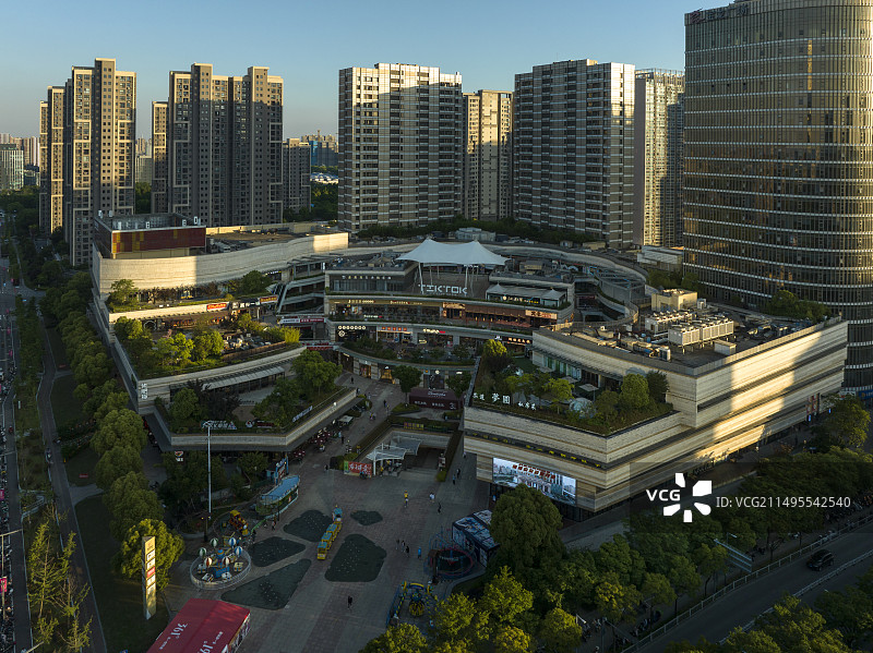 上海嘉定区嘉定新城宝龙广场傍晚航拍图片素材
