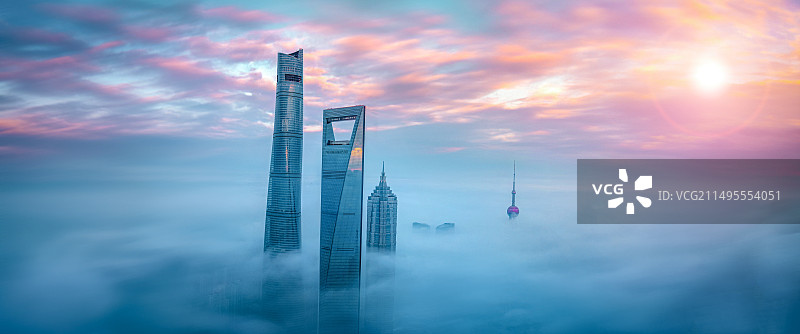 上海天际线背景无人航拍平流雾金融城市图片素材