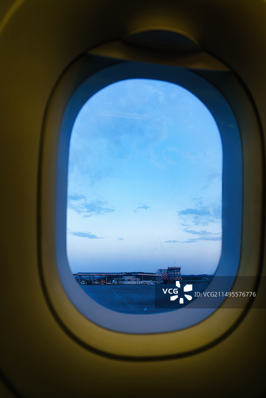 日落时分的绵阳南郊机场图片素材