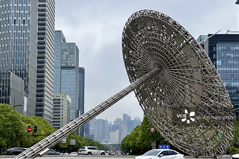上海世纪大道，世纪广场，日晷雕塑图片素材