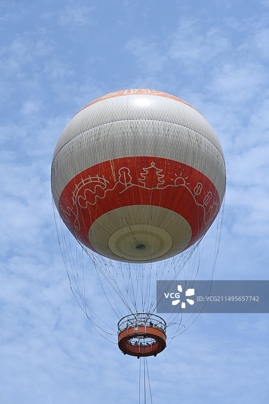 武汉东湖上的热气球图片素材