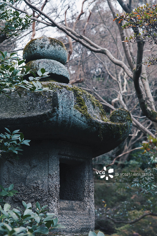 日式寺庙石制灯笼特写 日式庭院 日式园林 日本京都青莲院图片素材