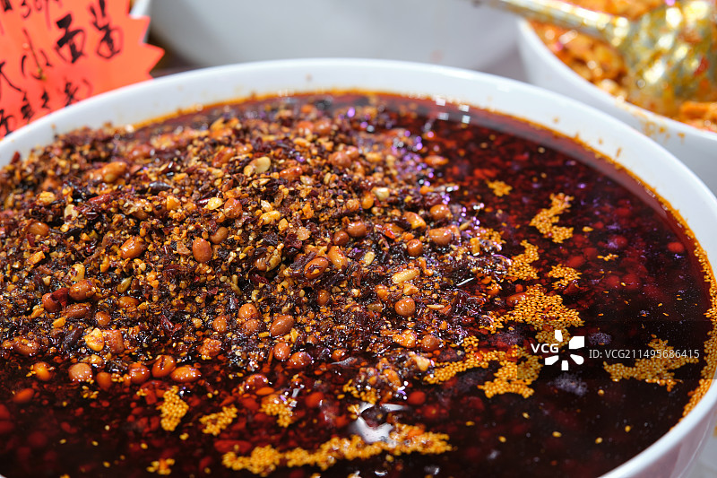 大碗盛装的自制香辣酱图片素材