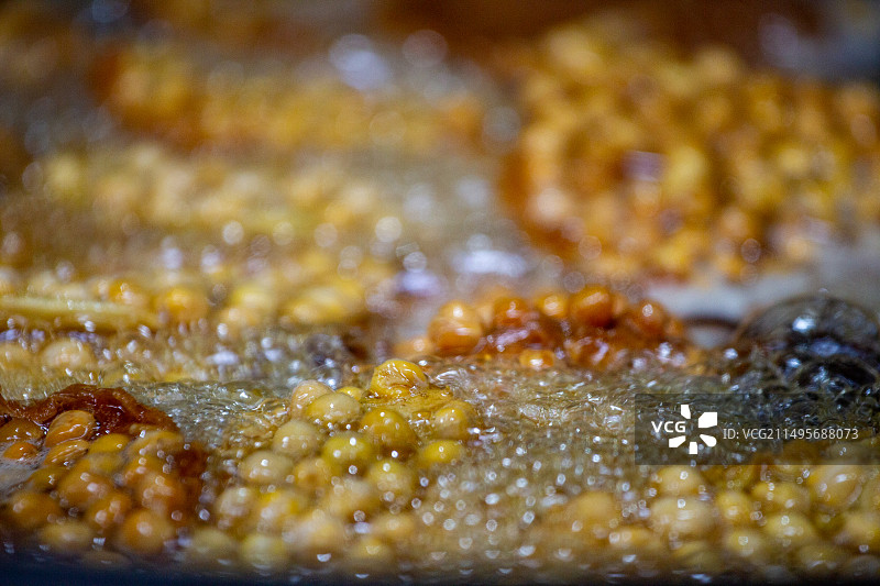 四川省绵阳市美食小吃炸豌豆粑，炸小鱼图片素材