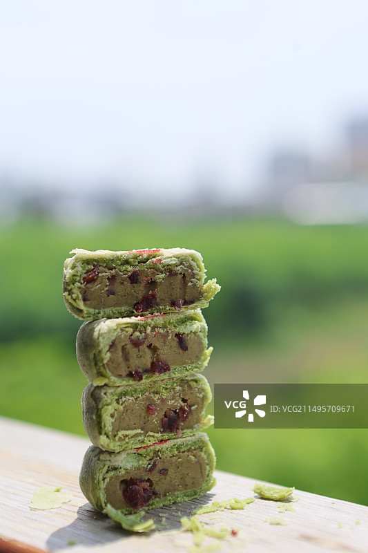 安徽特色点心黄山毛峰茶酥绿茶茶酥点心和龙井茶图片素材