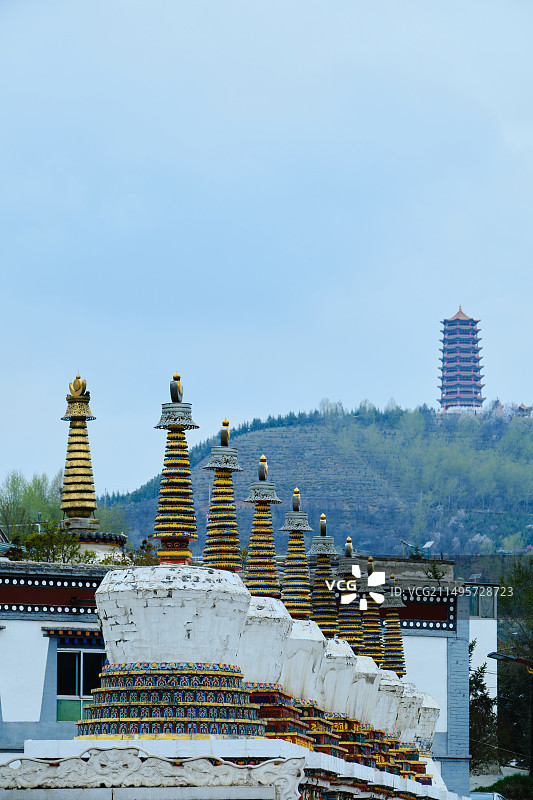 阴天里的寺庙建筑外部特写 塔尔寺图片素材