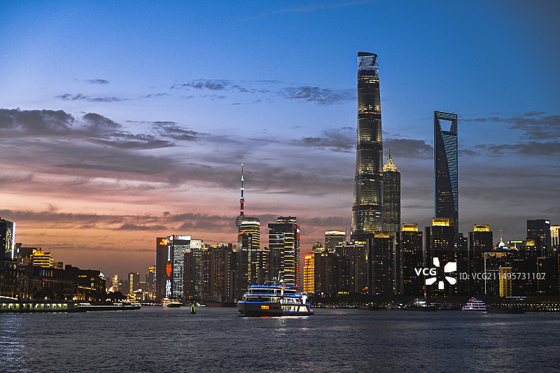 黄浦江畔火烧云图片素材