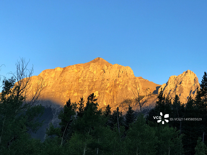 加拿大班夫国家公园日出图片素材