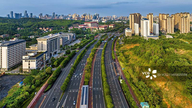 广西第一大道双向16车道南宁市五象新区玉洞大道图片素材