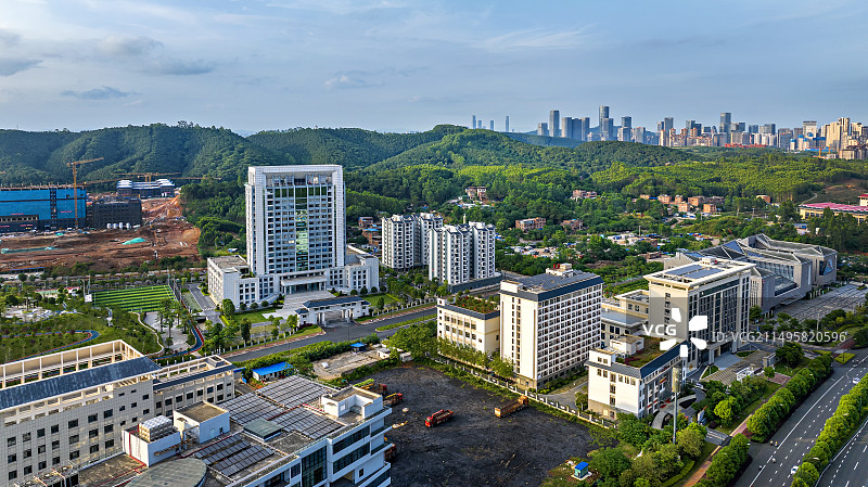 广西第一大道双向16车道南宁市五象新区玉洞大道图片素材