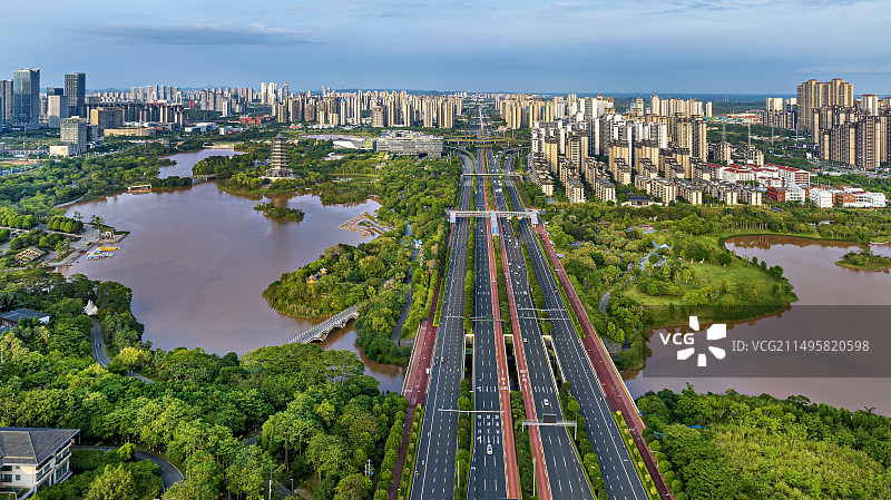 广西第一大道双向16车道南宁市五象新区玉洞大道图片素材
