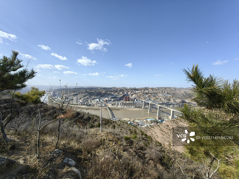 吕梁山上远眺陕西吴堡县图片素材