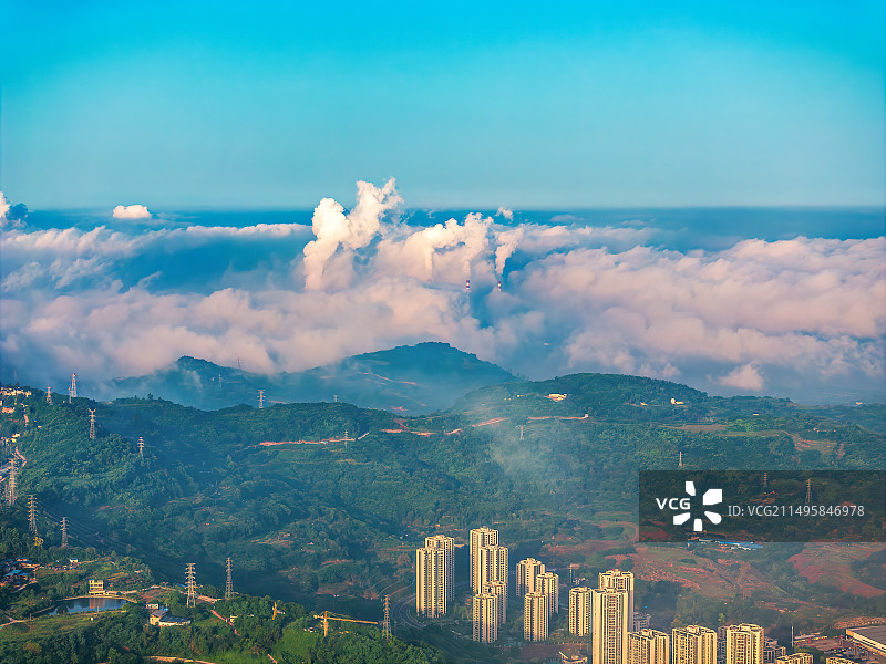 航拍清晨重庆云篆山和烟囱风光图片素材