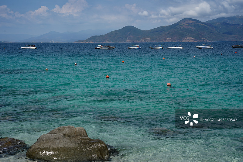 越南芽庄的海和沙滩风景图片素材