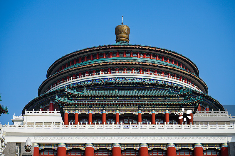 仰拍重庆市人民大礼堂图片素材