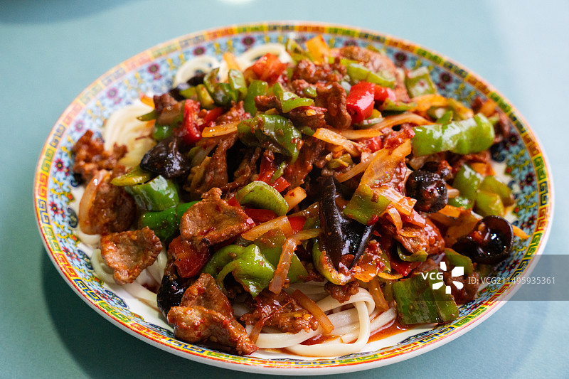 新疆美食 过油肉拌面图片素材