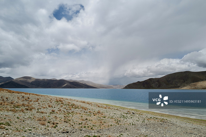 西藏圣湖羊卓雍措羊湖湾的风光图片素材