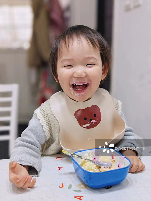 开心小宝宝图片素材