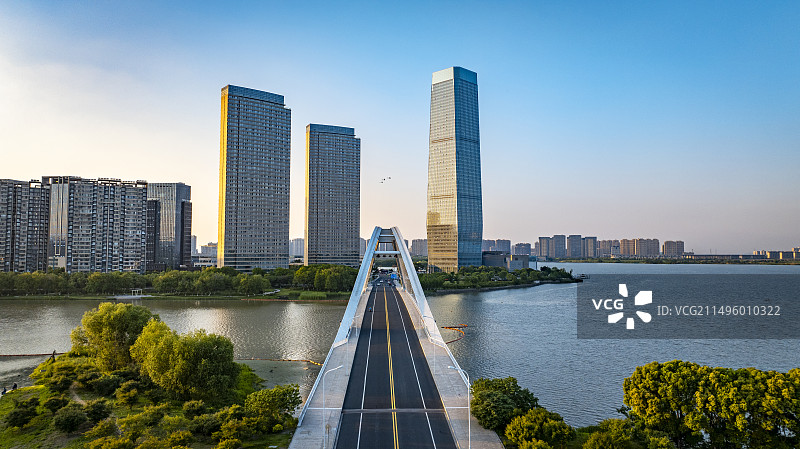 无锡宜兴市东氿大厦梅林大桥图片素材