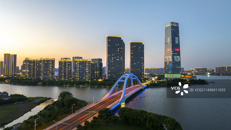 无锡宜兴东氿大厦夜景图片素材