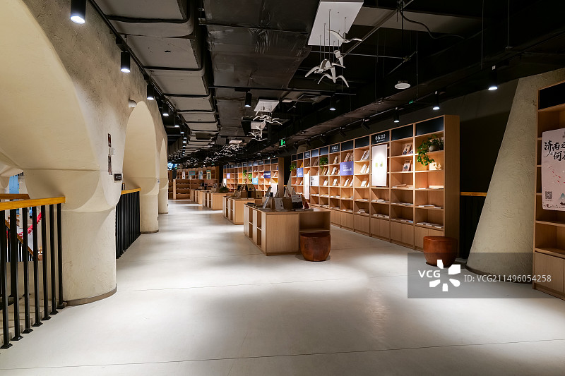 中国山东济南章丘华侨城欢乐荟几何书店图片素材