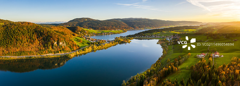 瑞士沃州汝山谷布雷内湖和汝湖图片素材