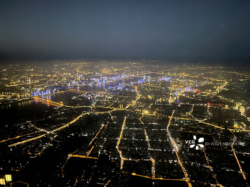 武汉航拍飞机拍鸟瞰两江三岸夜景图片素材