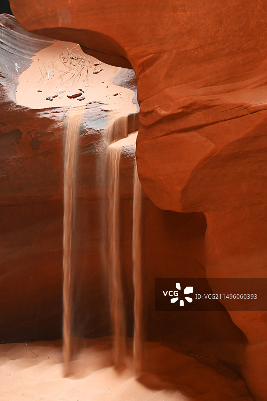 美国亚利桑那州羚羊峡谷：上羚羊峡谷的沙瀑，宽2至3米，长400米图片素材