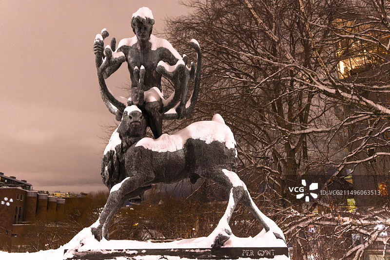挪威传说：人与动物，奥斯陆安克布鲁亚桥上的青铜雕像图片素材