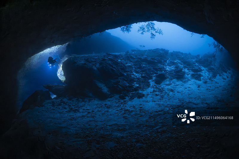马约特岛Passe Bateau Sud喀斯特洞穴入口，深60米图片素材