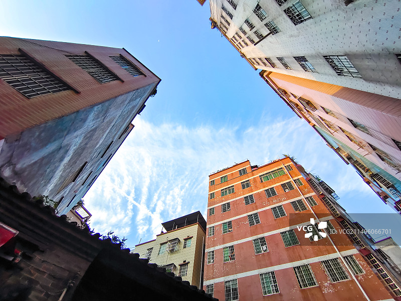 蓝天下的广州白云区萧岗图片素材