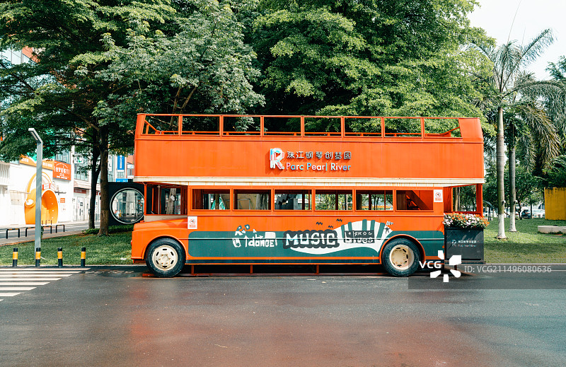 广州珠江钢琴创梦园的观光巴士图片素材