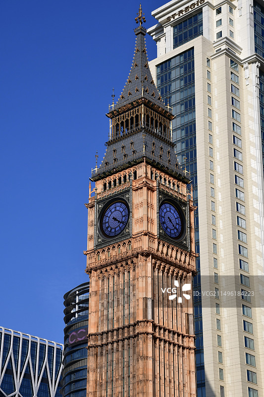 蓝天下的澳门伦敦人建筑图片素材