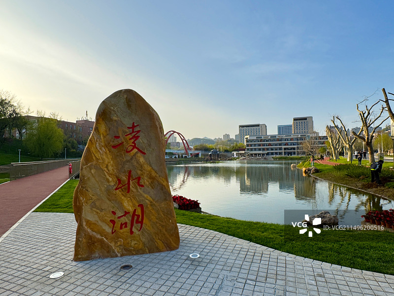 大连理工大学人工湖图片素材