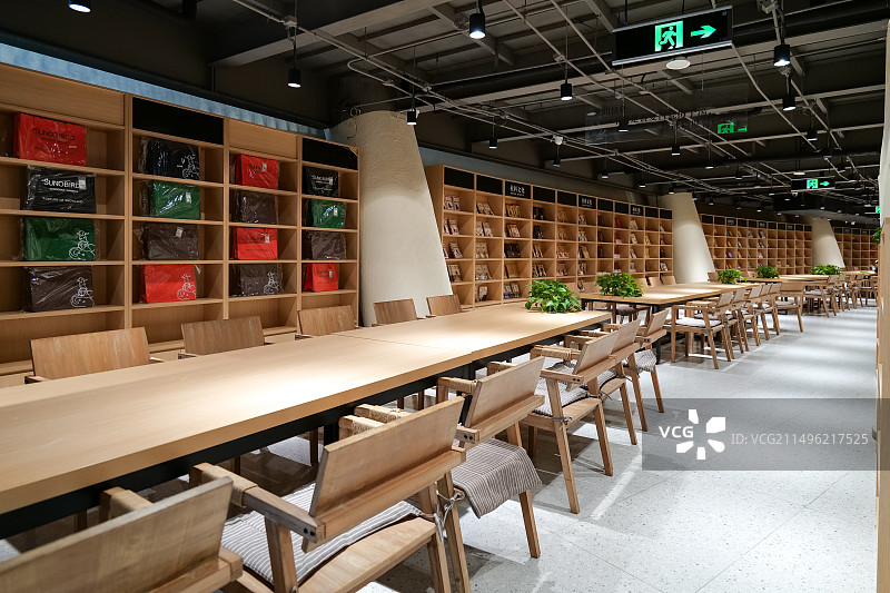 中国山东济南章丘华侨城欢乐荟几何书店图片素材