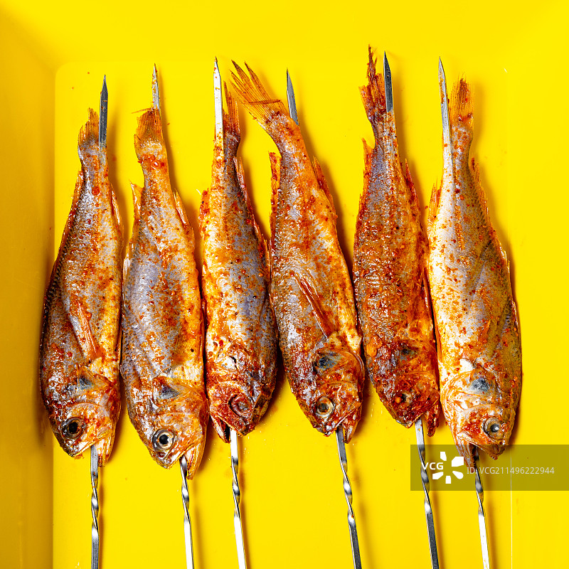小黄鱼烤串图片素材