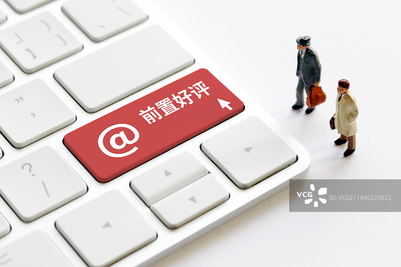 放大镜计算机键盘上的文字前置好评图片素材