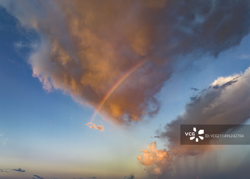 彩虹和祥云图片素材