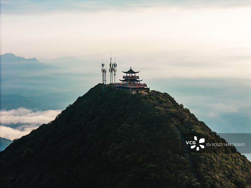 金秀圣堂山山顶航拍视角图片素材