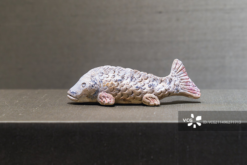 苏州博物馆西馆藏 宋 彩绘陶鲤鱼图片素材
