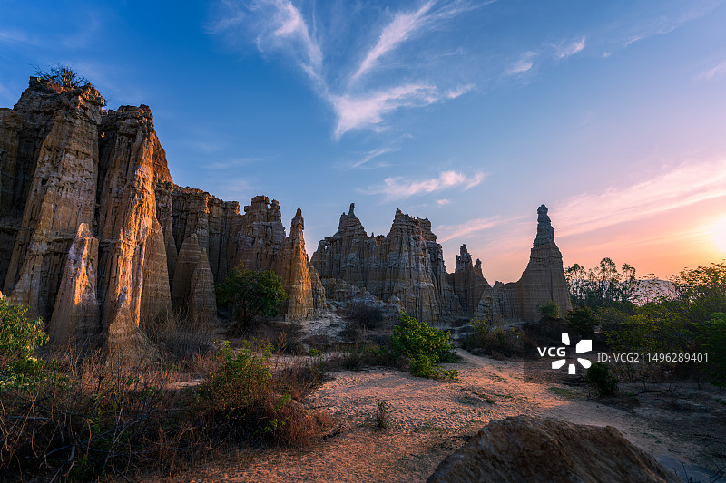 土林金色时刻图片素材