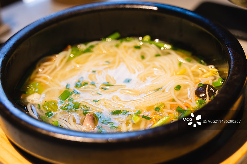 中国传统美食云南特色过桥米线图片素材