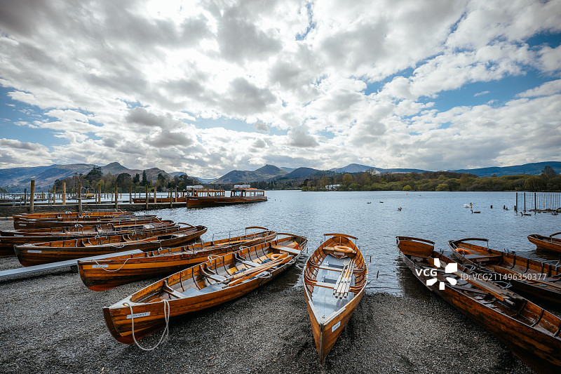 英国湖区国家公园湖畔游船图片素材