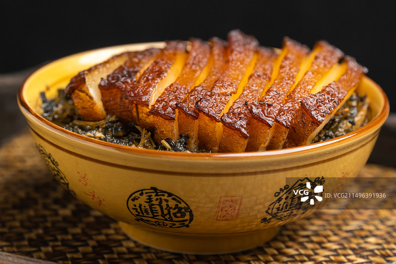 梅菜扣肉，中餐菜品蒸五花肉图片素材