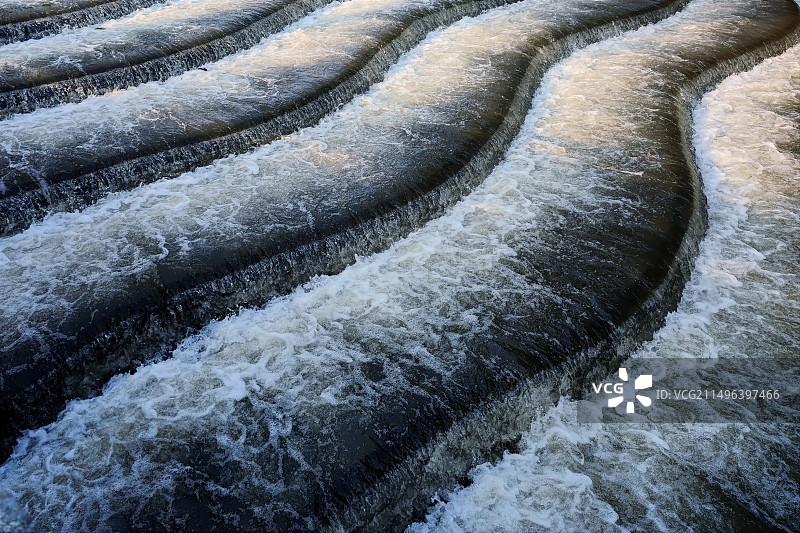 湖南长沙，洞阳河上的叠水坝图片素材