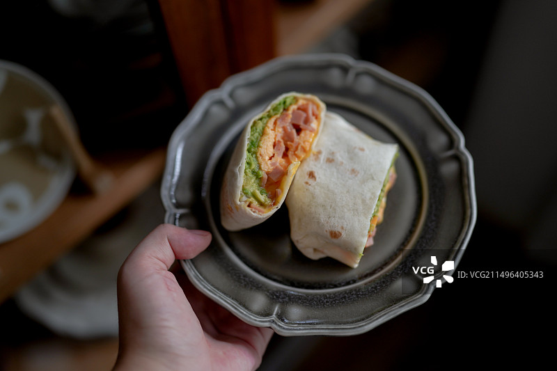 鸡蛋生菜卷饼早餐图片素材