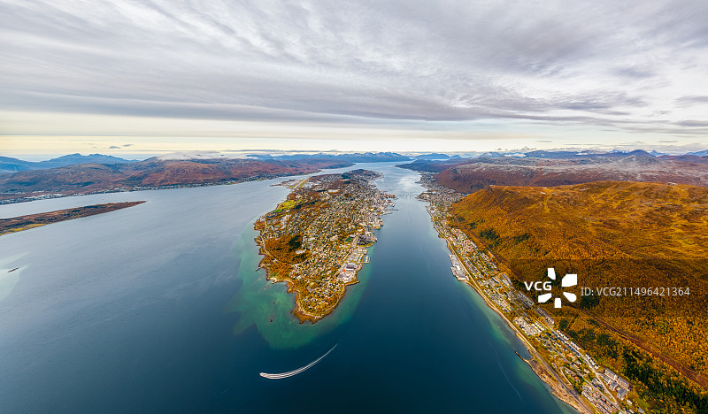 北欧，挪威，特罗姆瑟，Tromsø，秋景，都市天际线，全景，航拍图片素材