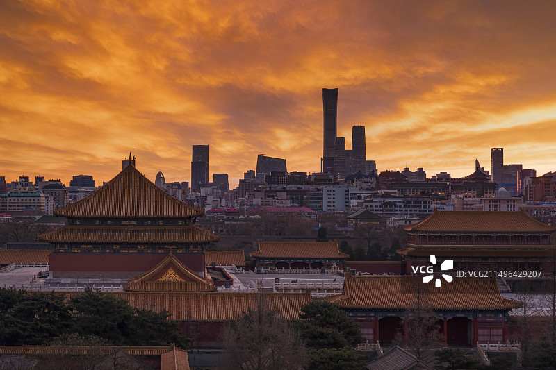 北京早晨日出朝霞中轴线故宫博物院和国贸CBD城市天际线城市风光图片素材