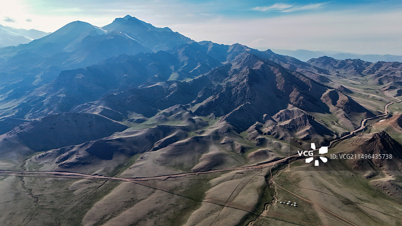 赛里木湖山丘地貌图片素材