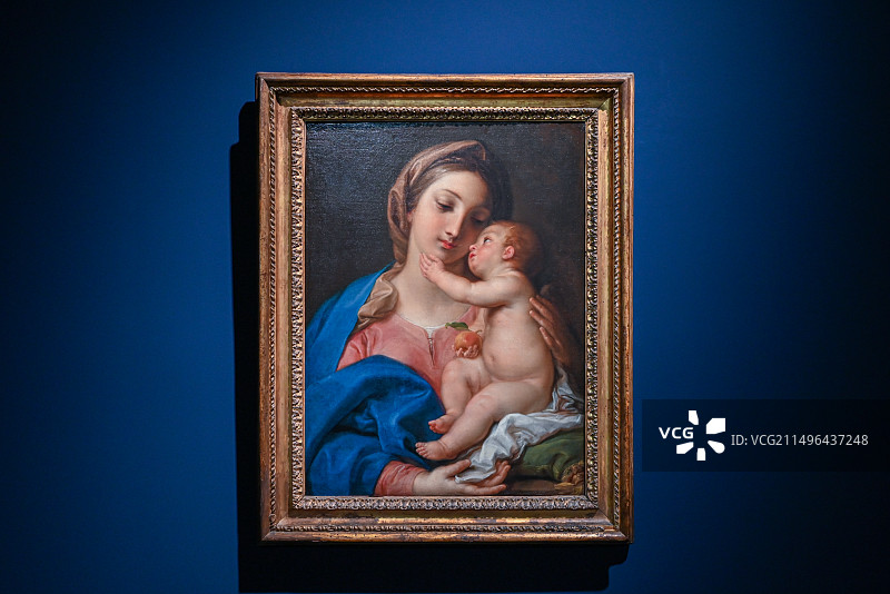 广东广州大湾区艺术中心广东美术馆展出的西方文物图片素材